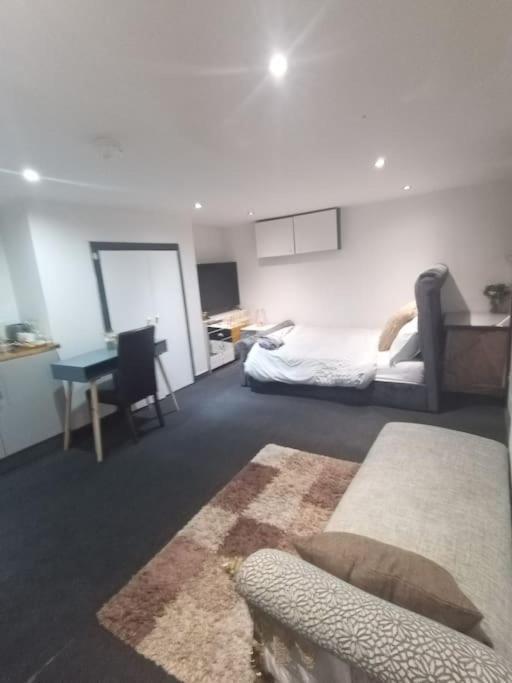 Ferienwohnung A Cosy Deluxe Size Studio With Queen Size And Sofa Bed Leeds  Exterior foto