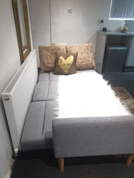 Ferienwohnung A Cosy Deluxe Size Studio With Queen Size And Sofa Bed Leeds  Exterior foto